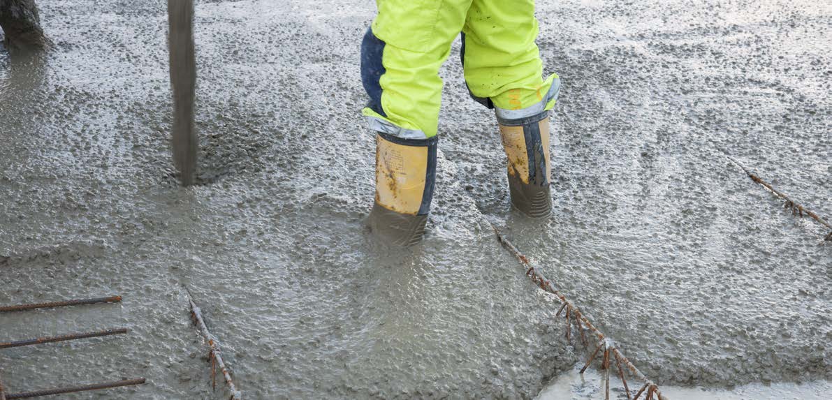 Betongreceptet har inverkan I regel har ett betongrecept med hög andel finmaterial större benägenhet att krympa och spricka, om man inte skyddar betongen noga och snabbt.