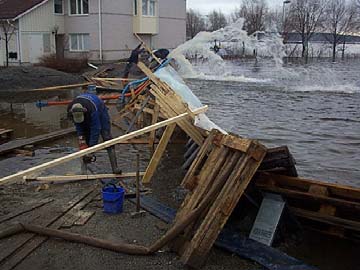 Syfte och övergripande mål med SAWA Projekttid oktober 2008- december 2011 SAWA handlar om att minska riskerna för översvämningar i utsatta områden med ett särskilt