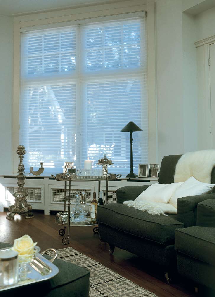 Haglunds levererar lösningar för invändig solavskärmning i fönster och större glaspartier.