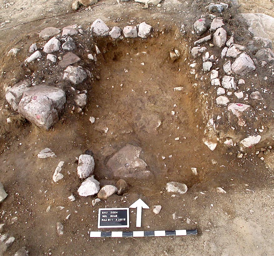 Fig. 13. Foto mot norr av kammargraven i stensättning 2 efter avslutad undersökning.