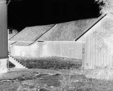 Nolvik Västergård 3:7 är en av de få bevarade kringbyggda gårdarna i Göteborgstrakten och har därför ett särskilt värde.