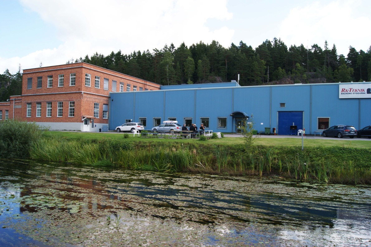 Figur 7 visar industribyggnader direkt öster