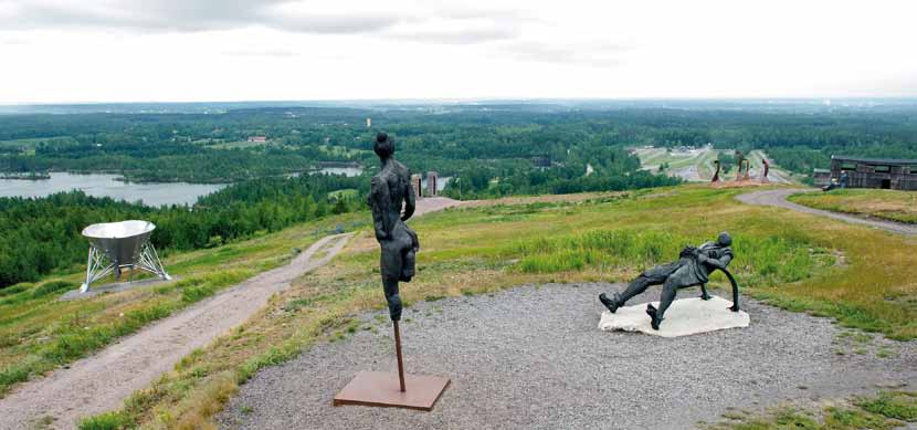 Skulpturutställningen Konst på Hög I Kumla har du nära till allt och här finns lite av varje.