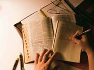 Präst Tillämpa Min plan för att stärka min vana att be och studera skrifterna regelbundet: Berätta Berätta vad du har lärt dig medan du har studerat skrifterna.
