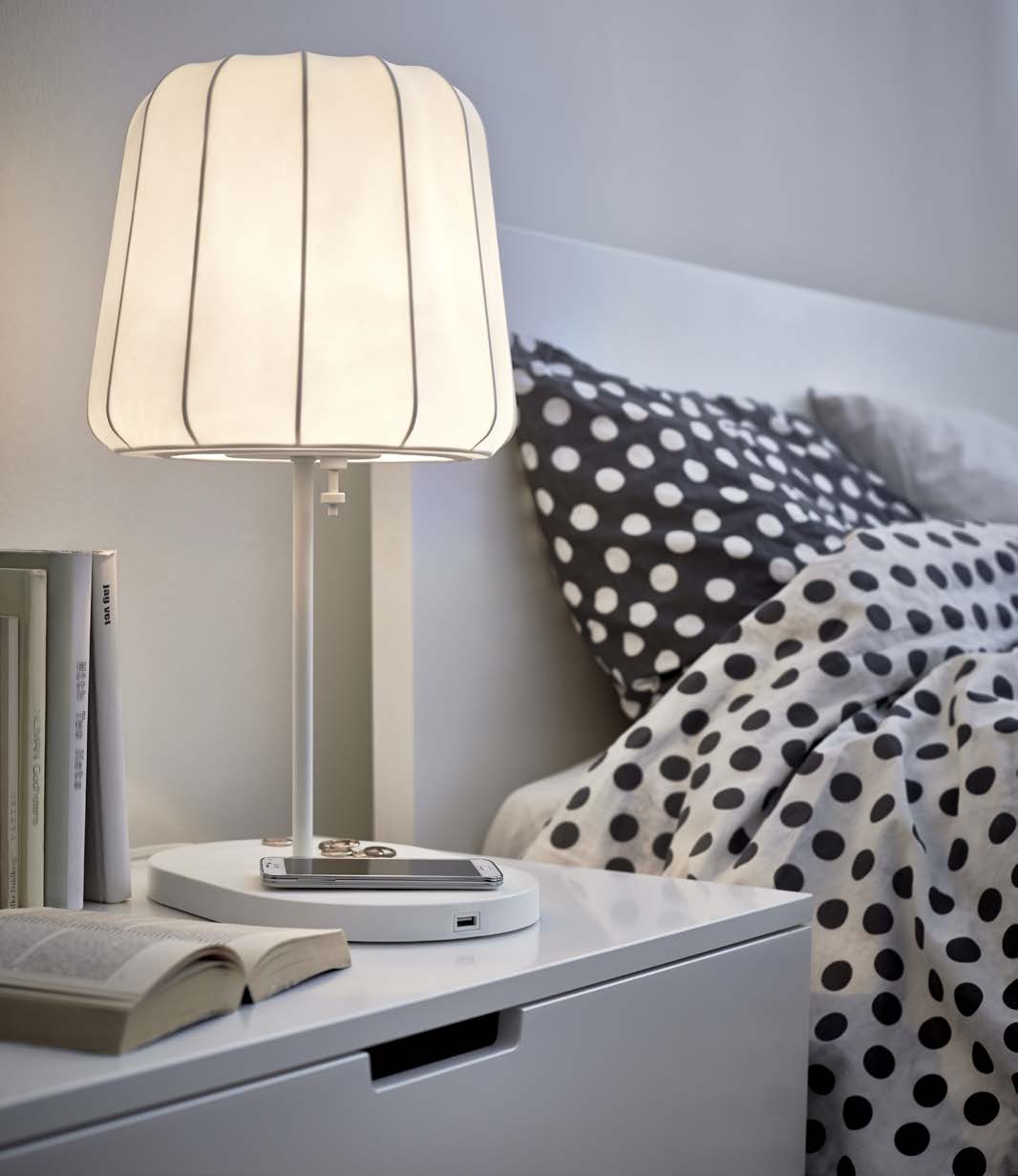 PRESSKITT / APRIL 2015 / 11 VARV bordslampa med trådlös laddning PH124093 En bordslampa kan användas nästan var som helst i hemmet.
