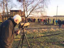 Foto: Mats Ottosson Åsa Ottosson lär ut qigong på naturums takterrass. TRANPRAT OCH TRANFLYGNING Lördag 14 mars kl 11 & 13. Naturums pedagog berättar om tranornas spännande liv.