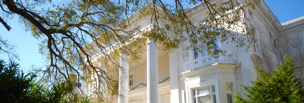besök på första offentliga park. Magnolia Plantation and Gardens ligger vackert i Charleston. Parken blev anlagd 1676 av familjen Drayton och öppnade för offentligheten 1870.