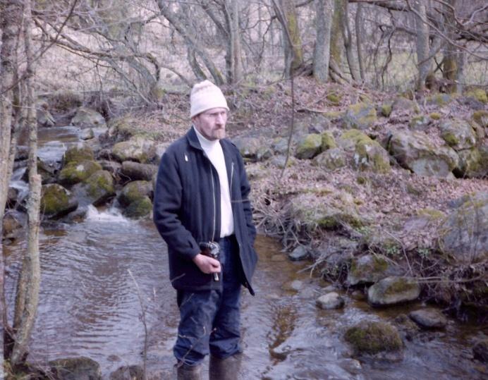 Den muntliga traditionen förmedlar att det handlar om en kvarn från Gräfsnästiden, det vill säga innan Loo-gårdarna blev bondeägda och bönderna fria och oberoende av adelsmakten på Gräfsnäs.