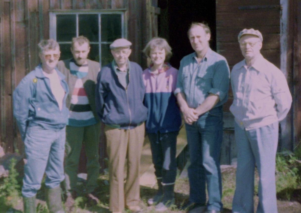 Loo kvarn (Nummer 10 på kvarnkartan) Besök vid Loo kvarn sommaren 1995. Fr. v.: Nuvarande kvarninnehavare Inge Josefsson, Erling Svensson, f.d. kvarnägare Josef Johansson, Ingrid Svensson, f.d. kvarnägare Lennart Karlsson, Aldor Gustafsson (arbetat kort tid vid kvarnen).