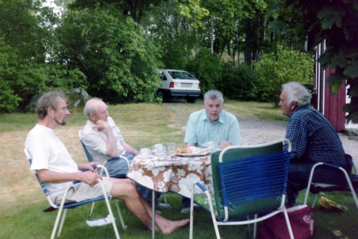 Vid Krusudden (Nummer 32 på kvarnkartan) Längs Prästavägen, sydväst om Örbacken, i närheten av soldattorpet Krusudden, ligger en kvarnsten i en bäck som rinner upp inne vid Petersberg.