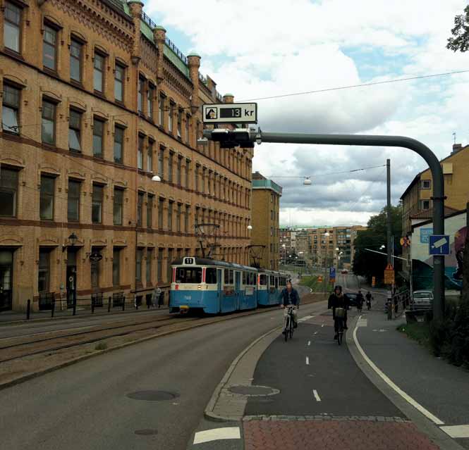 KOMMUNALA VERKTYG GÅNG OCH CYKELPLANERING Gåendet blir en alltmer prioriterad fråga i samhällsplaneringen, både som ett trafikslag och som en aktivitet i en hållbar stad.