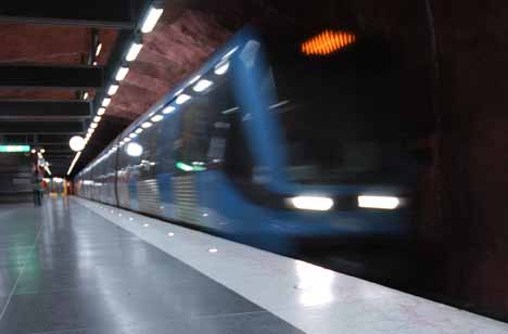 2010 : 6 ISSN 1654-1758 Stockholms Handelskammares analys Bygg ut tunnelbanan till Nacka Sammanfattning Tunnelbanan är den billigaste typen av kollektivtrafik vid höga passagerarflöden.