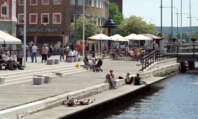 Allmänheten kan njuta mer av kanalen och dess vattenspegel på ett helt annat sätt samtidigt som det skapar en länk mellan Piren vid Vättern och den framtida Bauers Brygga vid Munksjön.