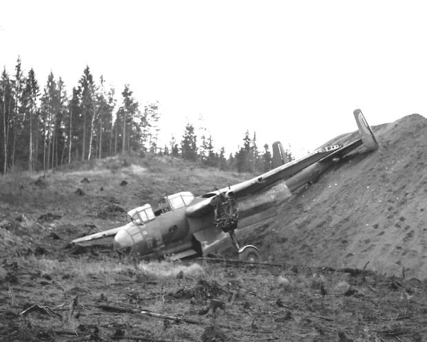 Det gamla ytskiktet var så dåligt att man inte kunde starta i rote eller reversera, dvs bromsa med motorn, utan risk att material lossnade från banan.