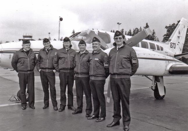 Senare tillkom även Cessna 404 och TP101. på plats i anslutning till plattan. Tankning skedde från rulltankar eller tankbil, senare från bränslekasuner.