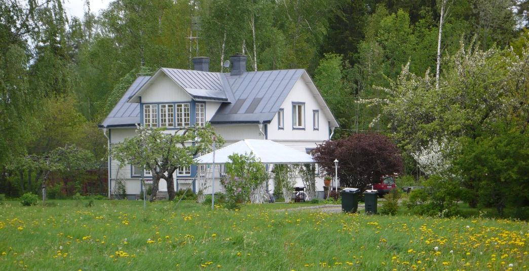 Villabebyggelsen kring Runnevålsvägen norr om planområdet är