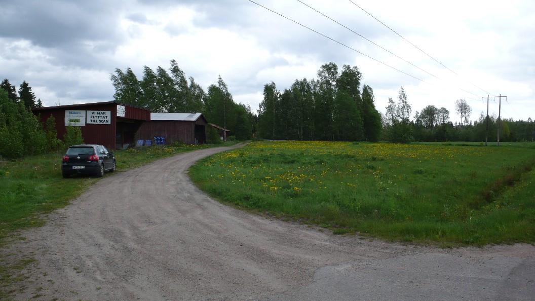 12 Trafik biltrafik Planområdet nås idag via två vägar från länsväg 715 som går in och betjänar Viksta gård.