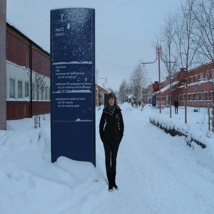 F d elev -Hej Jenny, tack för att du ställer upp i vinterkylan. Vad läser du? Jag läser till Grundskollärare tidigare år, som det heter -På vilket sätt var det bra att ha HA som bakgrund inför detta?