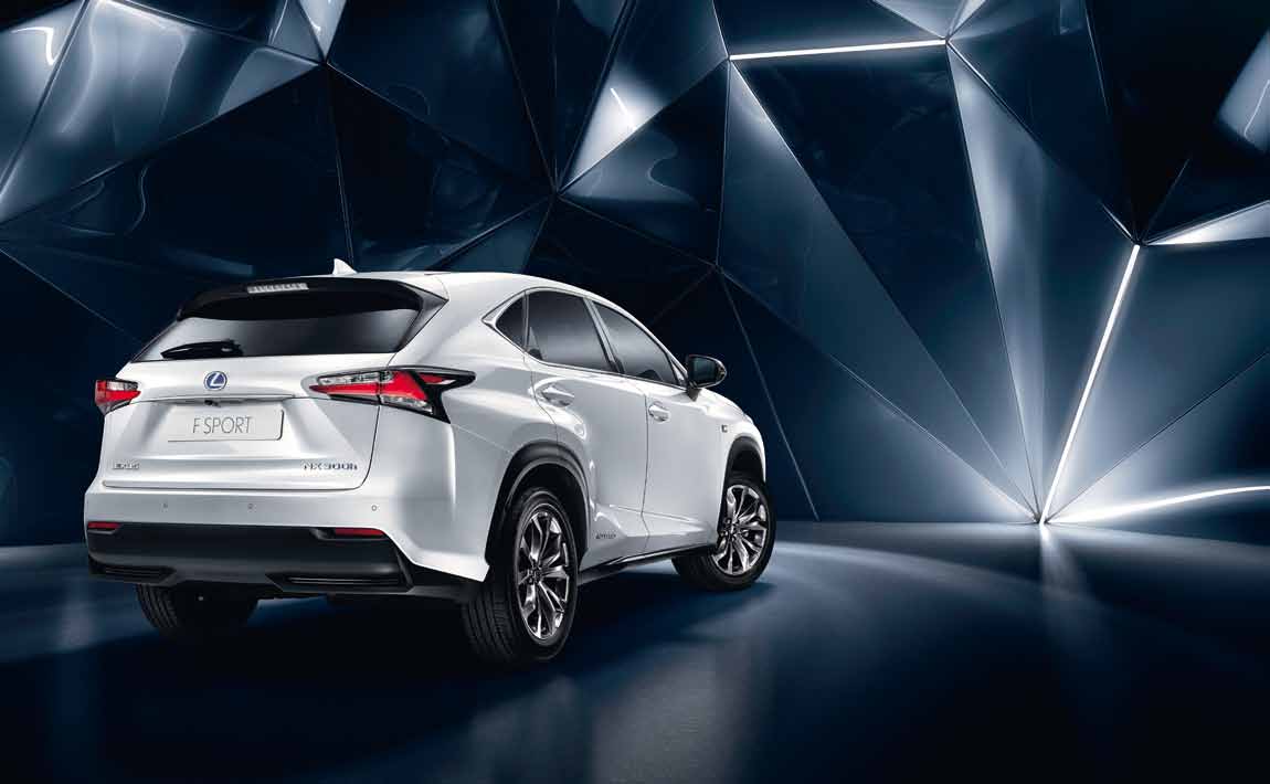 KÖREGENSKAPER SKÄR RAKT GENOM DET KONVENTIONELLA I NYA NX KAN DU NJUTA AV DISTINKTA KÖREGENSKAPER I KOMBINATION MED LEXUS BERÖMDA SMIDIGHET OCH ELEGANS.