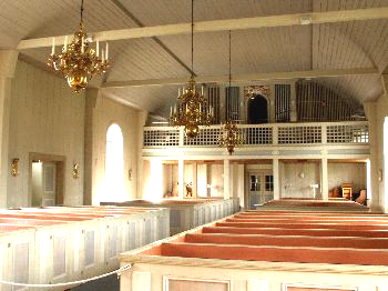 Interiörer Kyrkans nuvarande invändiga gestaltning och inredning är ett resultat av 1958-års fullständiga ombyggnad, då hela interiören m.m. omdanades.