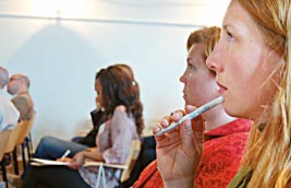 Det pågår flera slags processer parallellt i vår omgivning långsamma förändringar mellan generationer och tydliga förändringar i tidsandan.