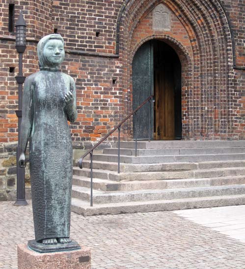 Reportage Maria församling i Helsingborg satsar på stressfri säkerhet Svenska kyrkan består av ett antal församlingar runt om i Sverige.