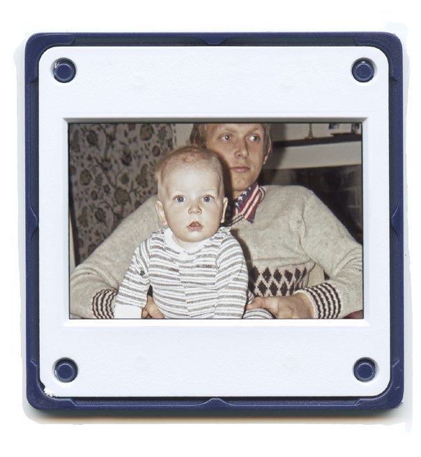 Som barn tyckte jag att pappa hade många bilder. Då och då hade han diavisningar för hela familjen. Kanske hade han nästan tusen stycken. I dag är tusen bilder resultatet av en fotoeftermiddag.