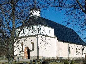 . Svinnegarns kyrka början av 1200-talet 14 ristningar Svinnegarns kyrka, som ligger 5 km sydväst om Enköping, byggdes i början av 1200-talet som en liten kyrka med smalt kor som sannolikt hade en