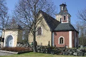 Vallby kyrka 1300-talet Vallby kyrka, som ligger 10 km sydost om Enköping, byggdes av gråsten på 1300-talet, troligt på samma plats som en tidigare träkyrka.