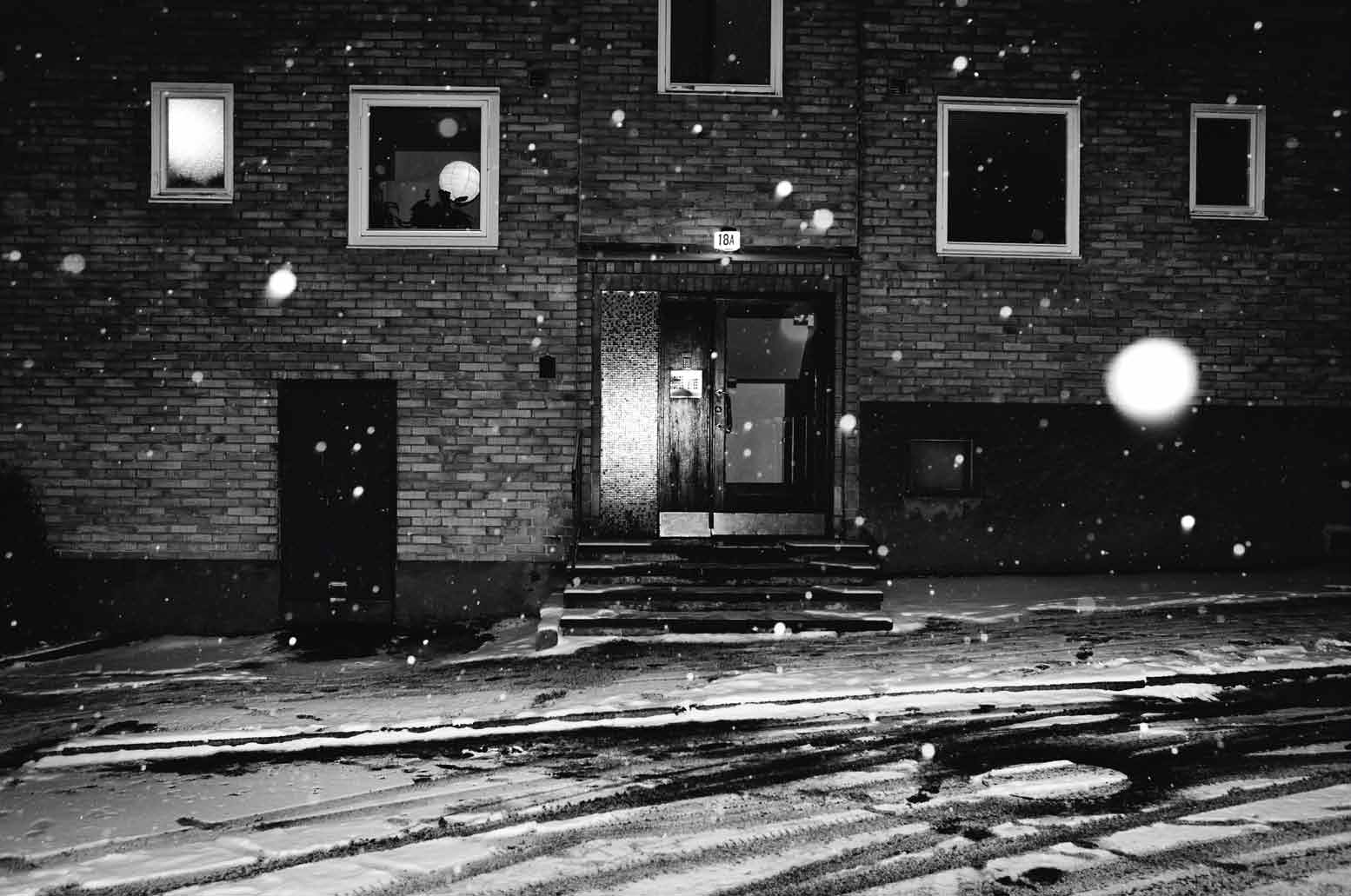 Reportage Kalla fall blir heta I januari 2011 säger det pling i datasystemet när k anadensisk polis matchar veckans a sylansökningar mot Interpols spaningsregister.