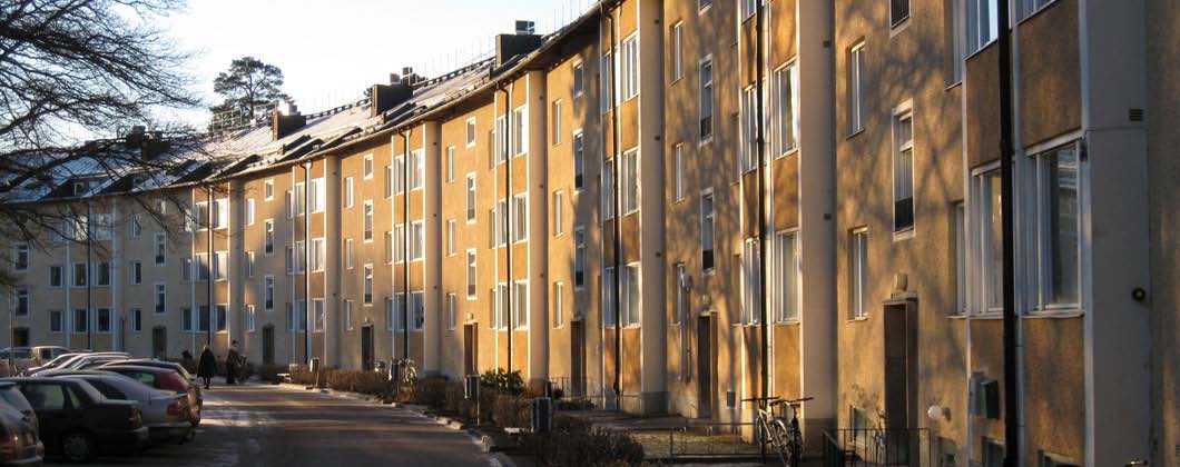 del 4 ALLMÄNNA INTRESSEN SAMRÅDSHANDLING Under 1960- och 70-talen byggdes många bostäder enligt ett ideal med fristående hus i parkmiljö, bland annat i Jakobsberg.