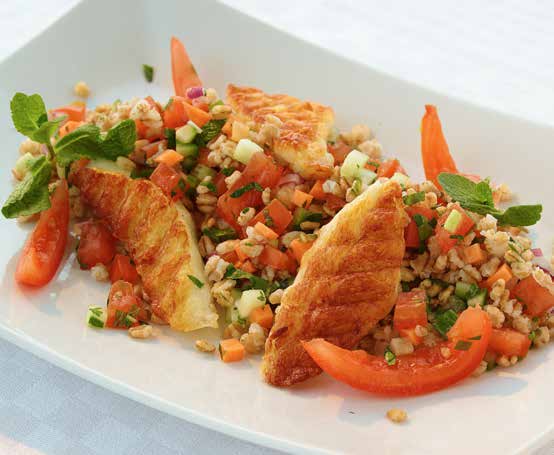 Tabbouleh med grillad halloumi Halloumi är en ost med extra hög proteinhalt och passar bra i det vegetariska köket.