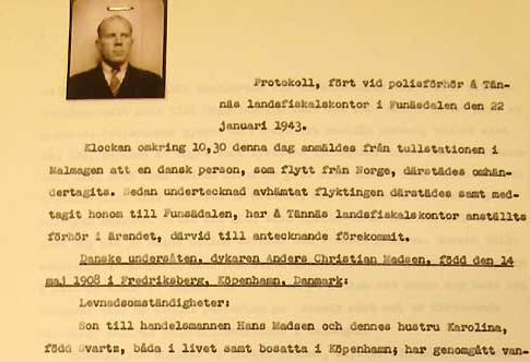 Bilden visar protokoll över förhör med en dansk flykting som flytt från Norge till Sverige 1943.