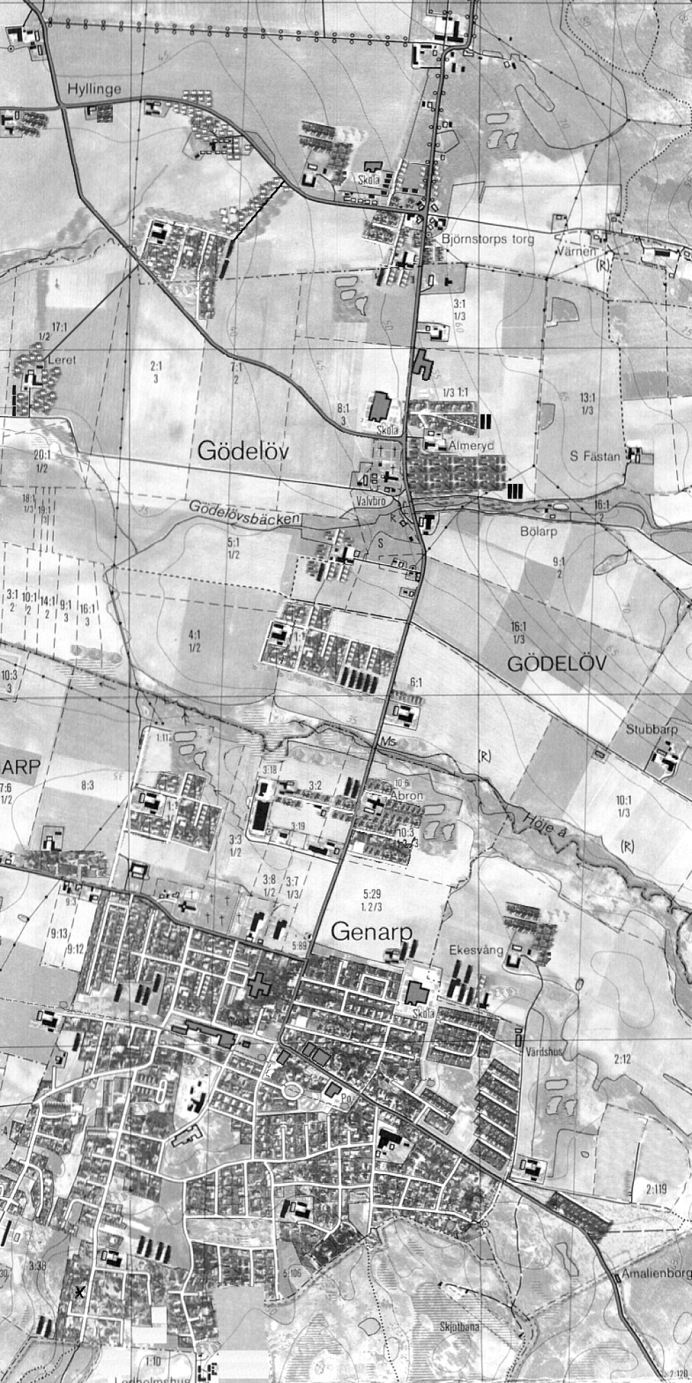 BEFOLKNINGEN Vid sekelskiftet 1900 kunde, i landet som helhet, en nyfödd räkna med att leva 15 år längre än 50 år tidigare.