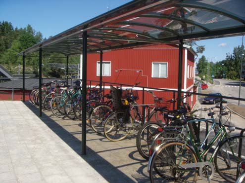 61(114) A. Ingen cykelparkering vid plattformens norra ingång. C.
