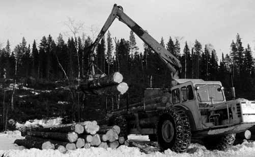 skogs bilvägnätet byggas ut och lastbilarna gjorde entré. Vid slutet av 1950-talet introducerades jordbrukstraktorer med halvband.