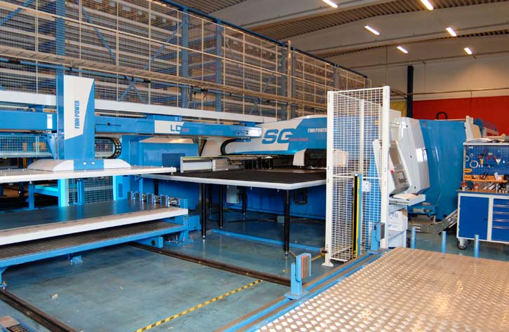 FInn PowEr sg 6 Stans- och Klippcell Presskraft 30 ton Plåtformat 1500 x 3000 mm Styrsystem Siemens 850 Indexstationer 11 st Formstationer Df.