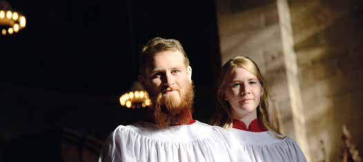 24 FINN REPORTAGE Martin Nykvist och Elna Nyholm. DOM KALLAR OSS MINISTRANTER Du har säkert sett dem på gudstjänsterna i Domkyrkan.