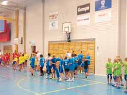 Dessutom är det nödvändigt för Spånga Handboll som klubb att ha ett seniorlag högre upp. Vi är Stockholms största handbollsklubb nu och det förpliktigar.