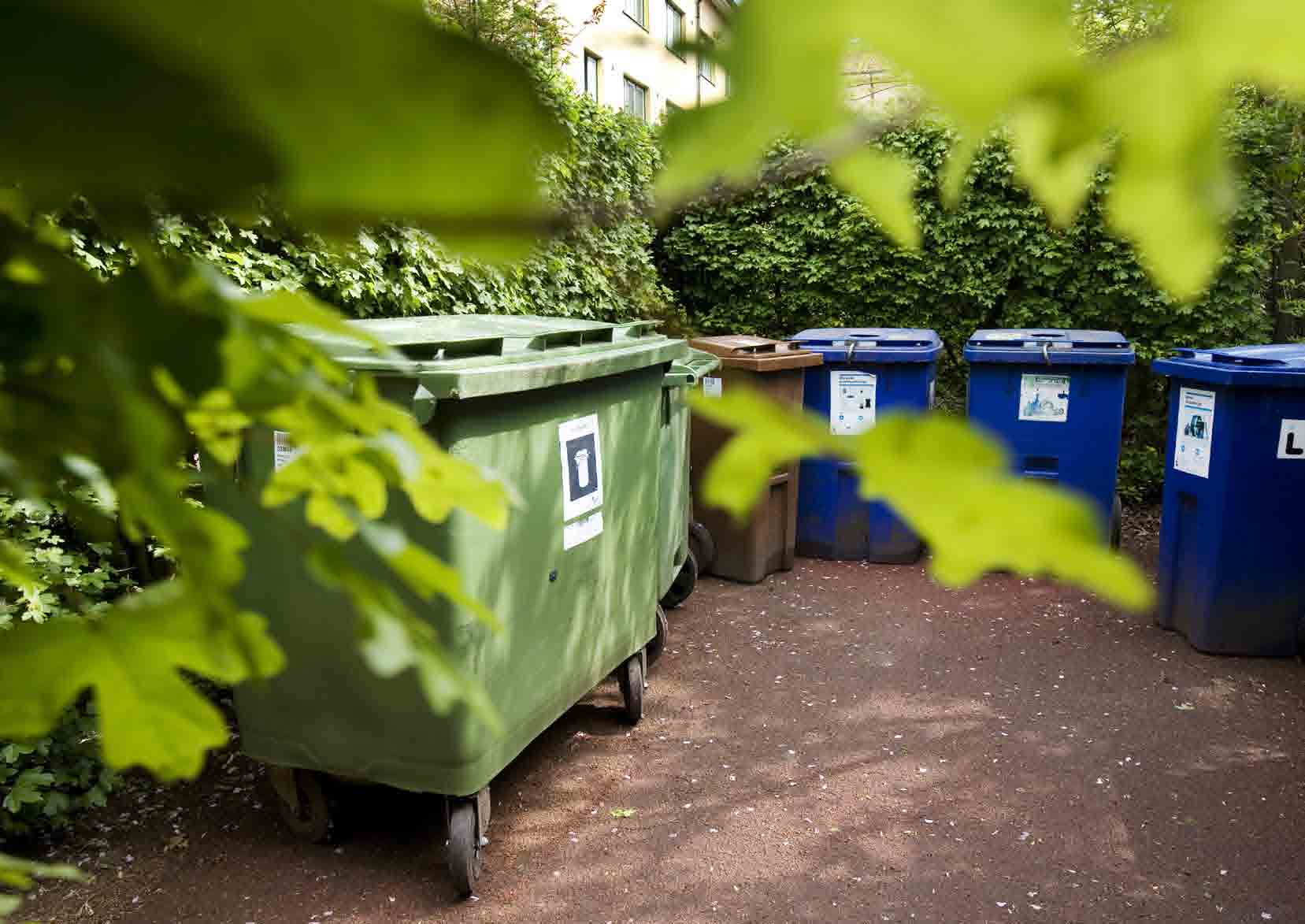 Innehåll Allmänna riktlinjer 5 Olika sorters avfall från hushåll 6 Avfallshantering för