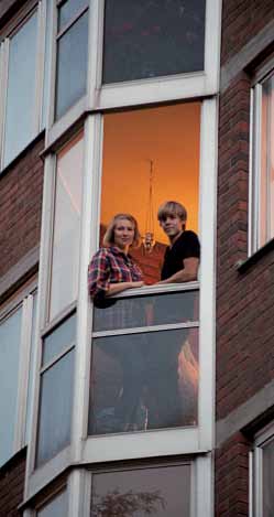 SAMBOS I MAJORNA: Skavsår på 28 m 2 28 kvadratmeter, inklusive balkong. När MiMi Pohlman och Jonas Arvidsson flyttade ihop i Majorna kändes inte lägenhetens småskalighet som ett så stort problem.