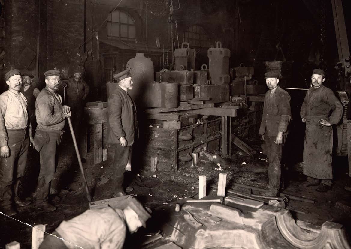 Gjuteriet på J & C G Bolinders Mekaniska Verkstads AB år 1910. När Sverige industrialiserades på 1800- var arbetsmiljön ofta mycket dålig. Vad fanns det för orsaker till det tror du? Övningar 1.