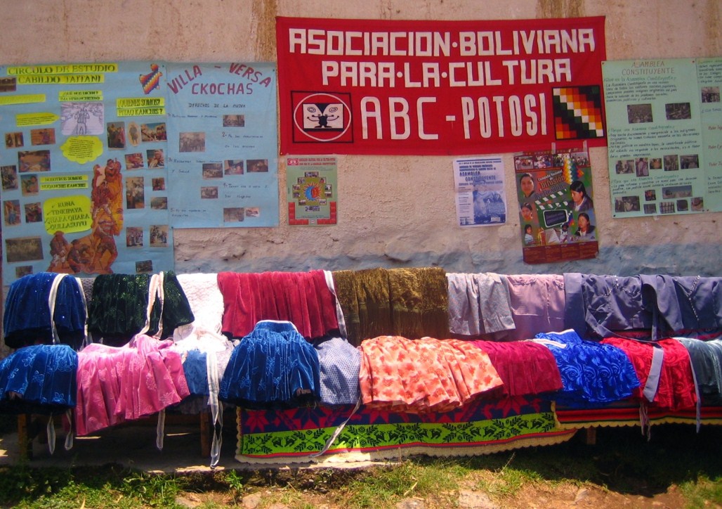 högaktuell i Bolivia genom utgåvan av böckerna Recuparando la memoria i två band som beskrivs som en kritisk granskning av Bolivias historia från dess grundande fram till skapandet av den