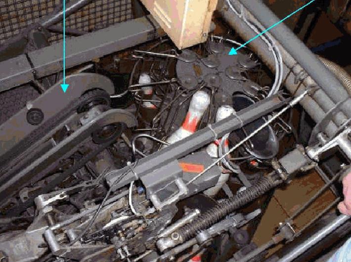 Fördelare Torn Bild 23 Oskyddade riskområden vid området för fördelaren och tornet orsakade av rörliga delar Bild 24 Möjliga