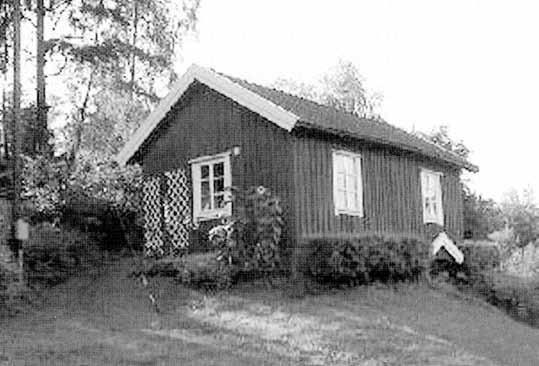 7 Sjövik Fin året runt stuga på gård utanför Sjövik. 1 km till bad. Alingsås 15 km. Storstuga och kök, 40 m², 2 +2 bäddar. Kök med bänkspis, mikro, kylskåp m. frysfack. Dusch/WC.