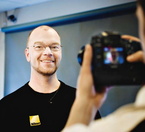 Patrik Andersson, CyberPhoto Folk väljer seriösa handlare CyberPhoto är veteran på nätet. Redan 1995 lanserade företaget postorderförsäljning via internet och sedan 2001 bedriver man e-handel.