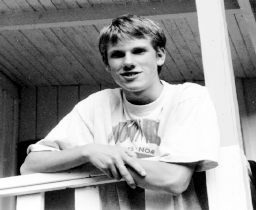 Efter åtta timmars ofrivillig drift på surfingbrädan räddades 16-årige Mats Gille i mörkret av en ytbärgare. Möt Mats på sidan 4.