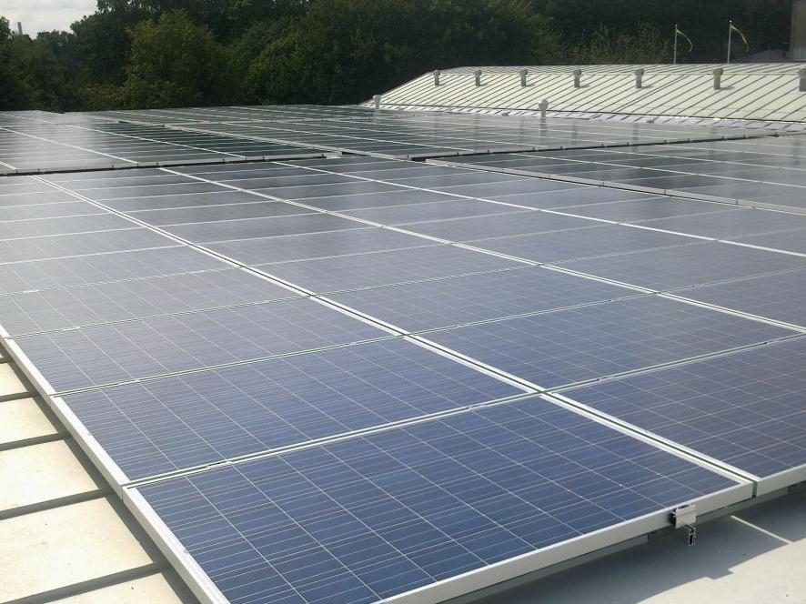 Solcellsmoduler 1 kw t = 7 m 2 1,00 m Märkeffekt: 250 W t 20