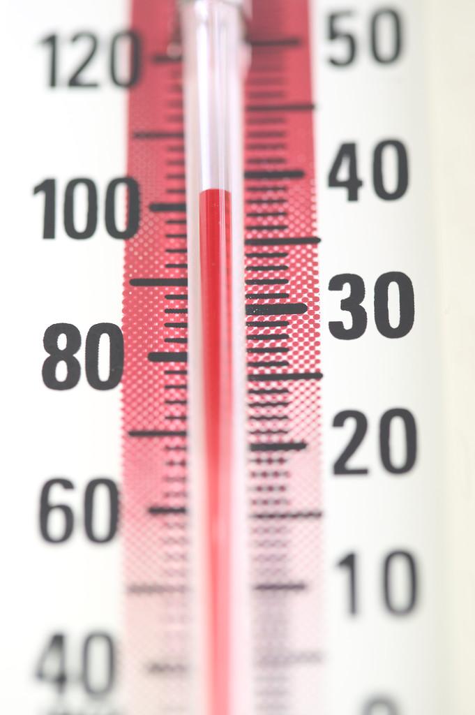 Temperaturer och väder. Den skala som vi använder på termometrarna i Sverige kallas Celsiusskala. Anders Celsius, svensk, som hittade på den på 1740-talet.