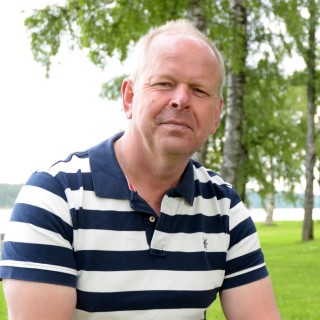 Varmt välkomna! Varmt välkomna till Vänersborg. Under dagen kommer vi att ha sedvanliga stämmoförhandlingar.